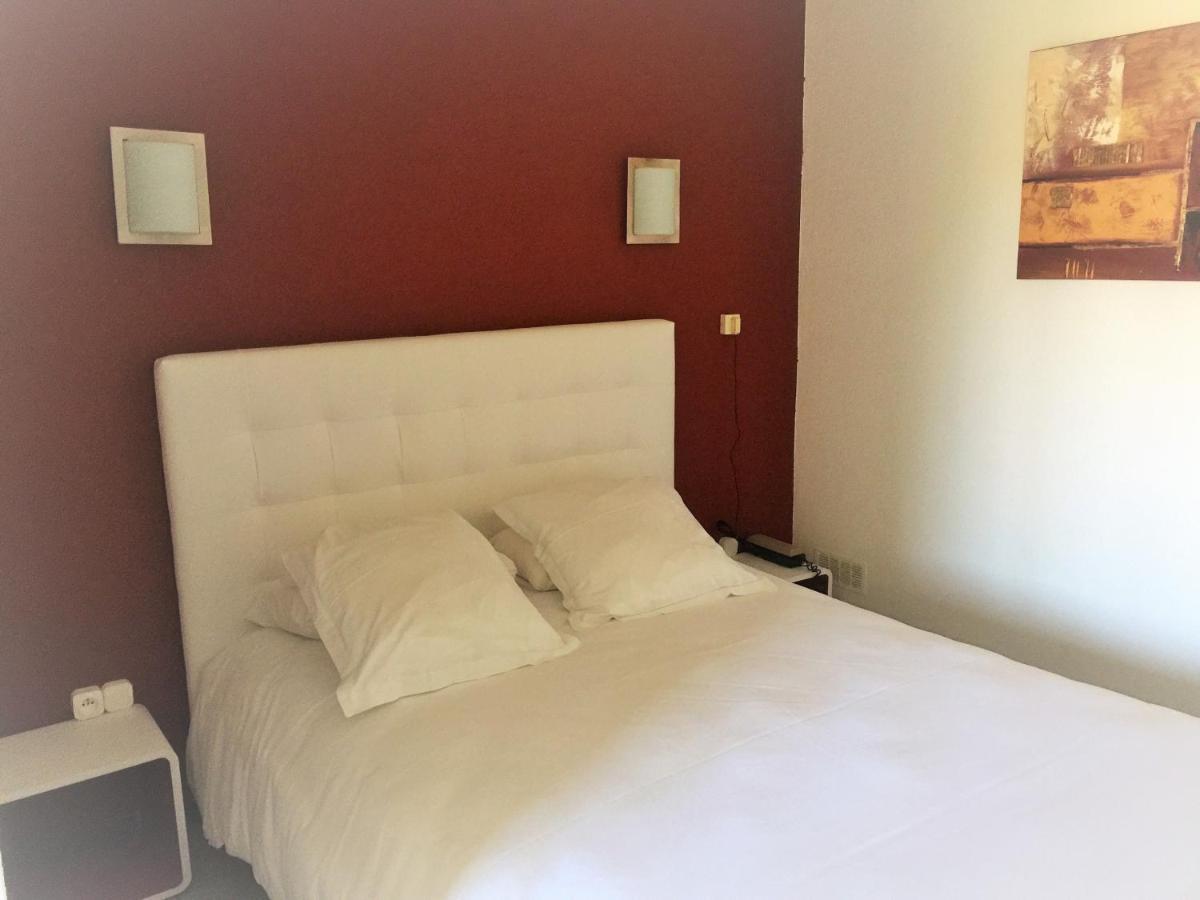 Logis Hotel Le Clement V โรกมอเร ภายนอก รูปภาพ