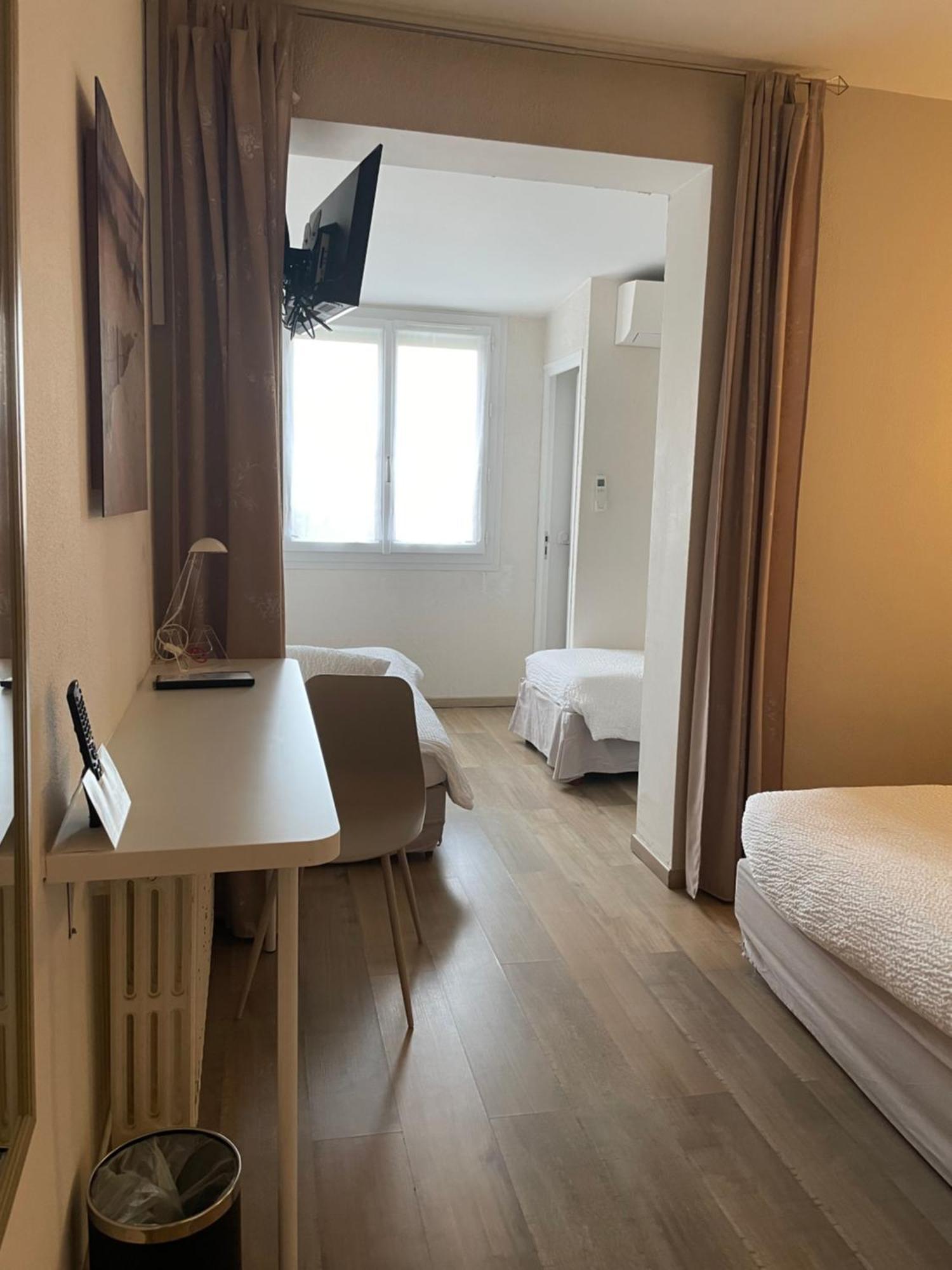 Logis Hotel Le Clement V โรกมอเร ภายนอก รูปภาพ