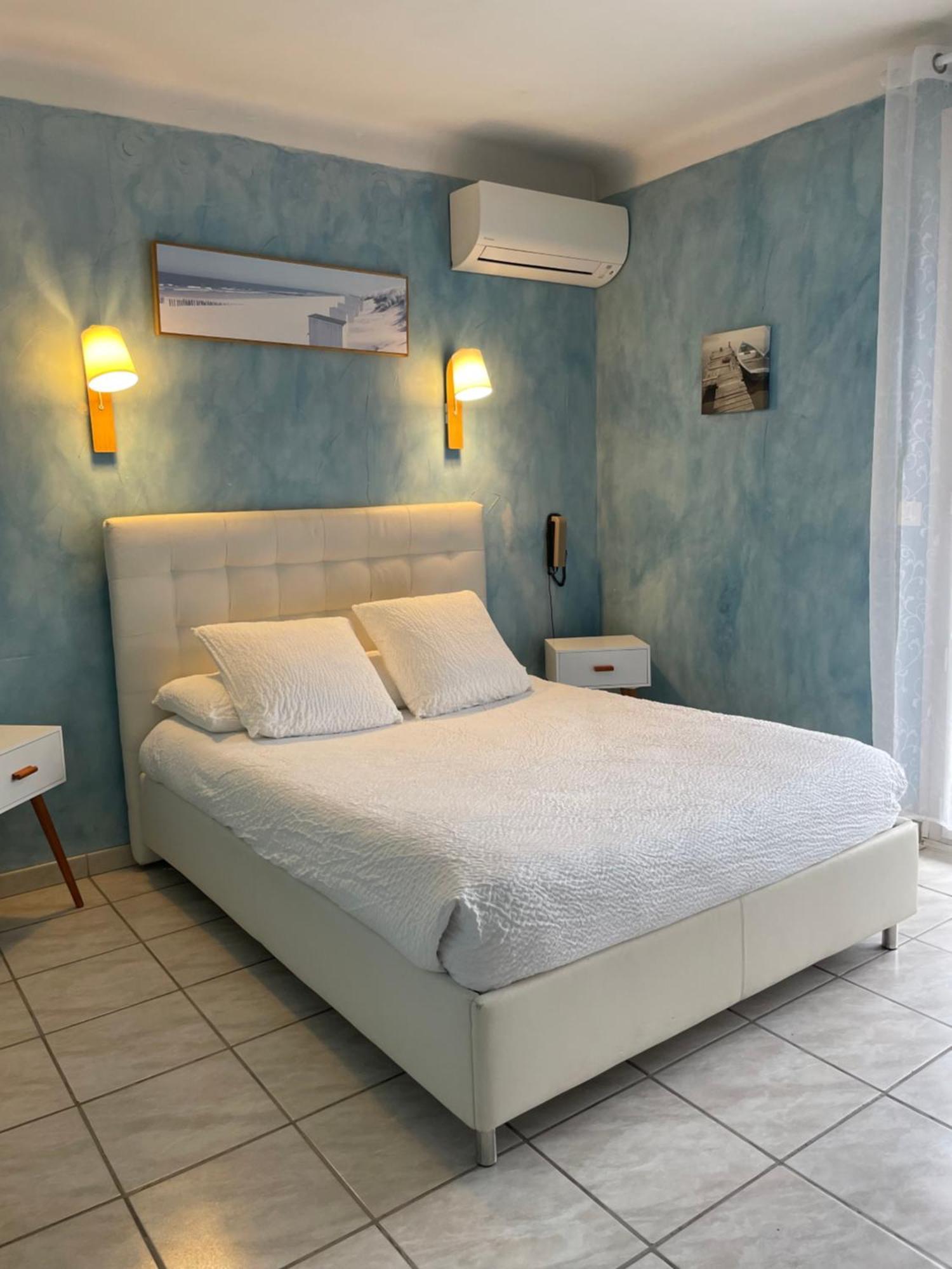 Logis Hotel Le Clement V โรกมอเร ภายนอก รูปภาพ