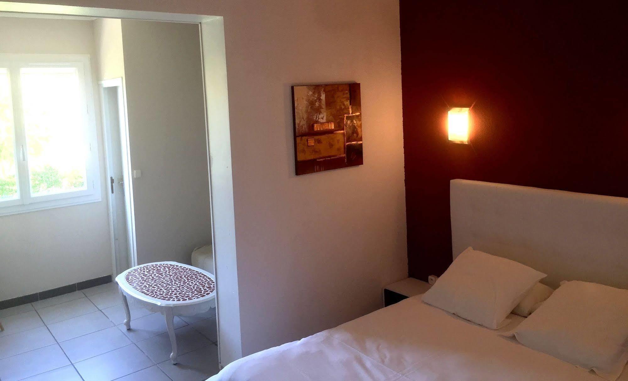 Logis Hotel Le Clement V โรกมอเร ภายนอก รูปภาพ
